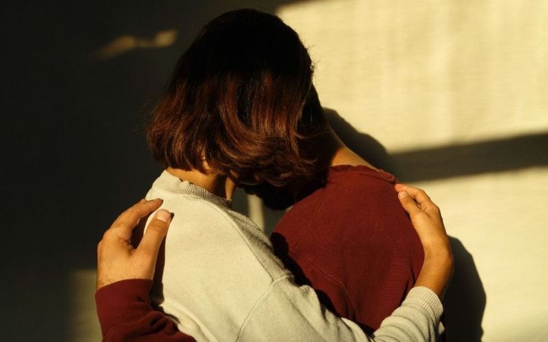 Skinship giúp tăng cường hệ thống miễn dịch, giảm căng thẳng và cải thiện tâm trạng