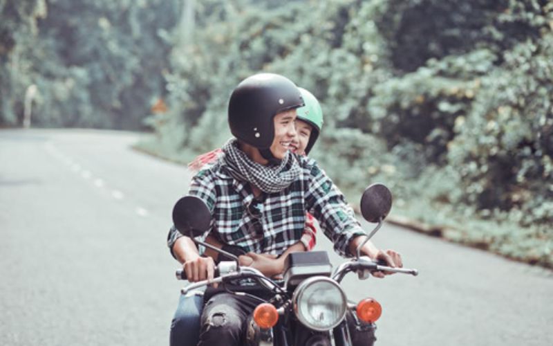 Skinship bằng cách rút ngắn khoảng cách hai người